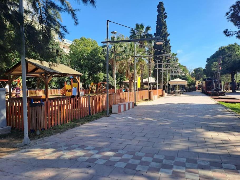 カラマタΔίπλα Στο Πάρκοアパートメント エクステリア 写真
